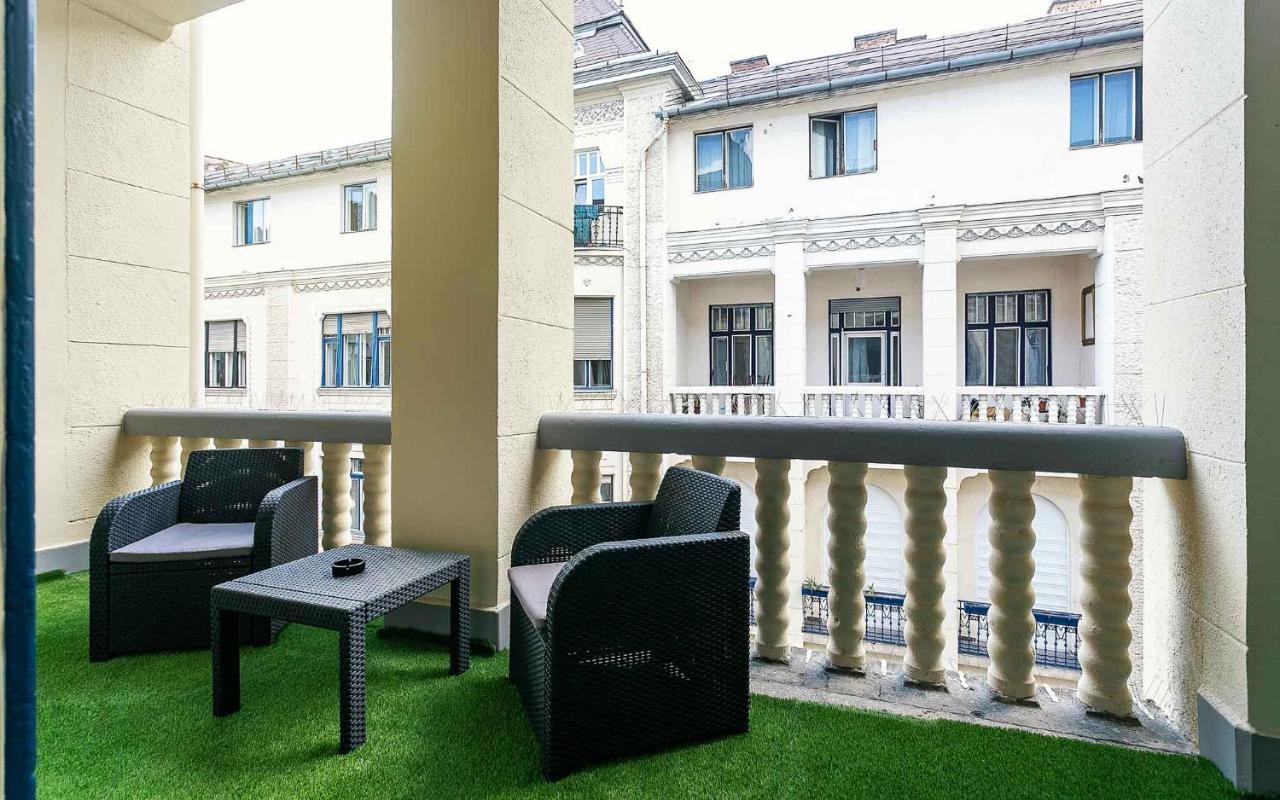 Catalog Boutique Rooms Debrecen Exteriör bild